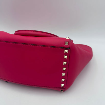 Valentino Garavani VALENTINO GARAVANI Rockstud Medium Pink Handbag