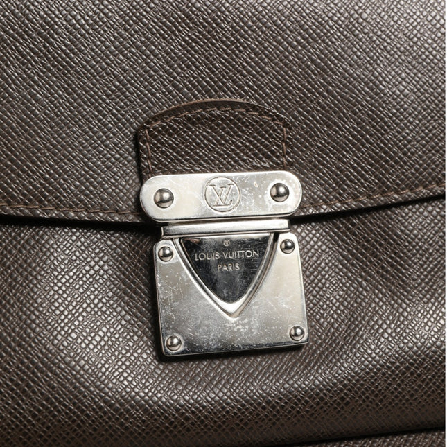 Louis Vuitton Belaia Clutch Taiga Leather