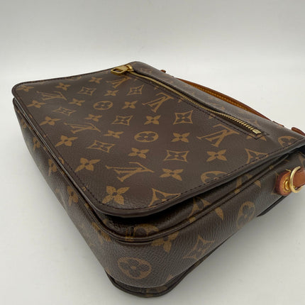 Louis Vuitton LOUIS VUITTON METIS Monogram Handbag